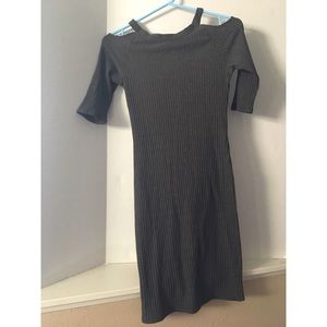 NWOT NYTT grey long sleeve shoulder cut out dress